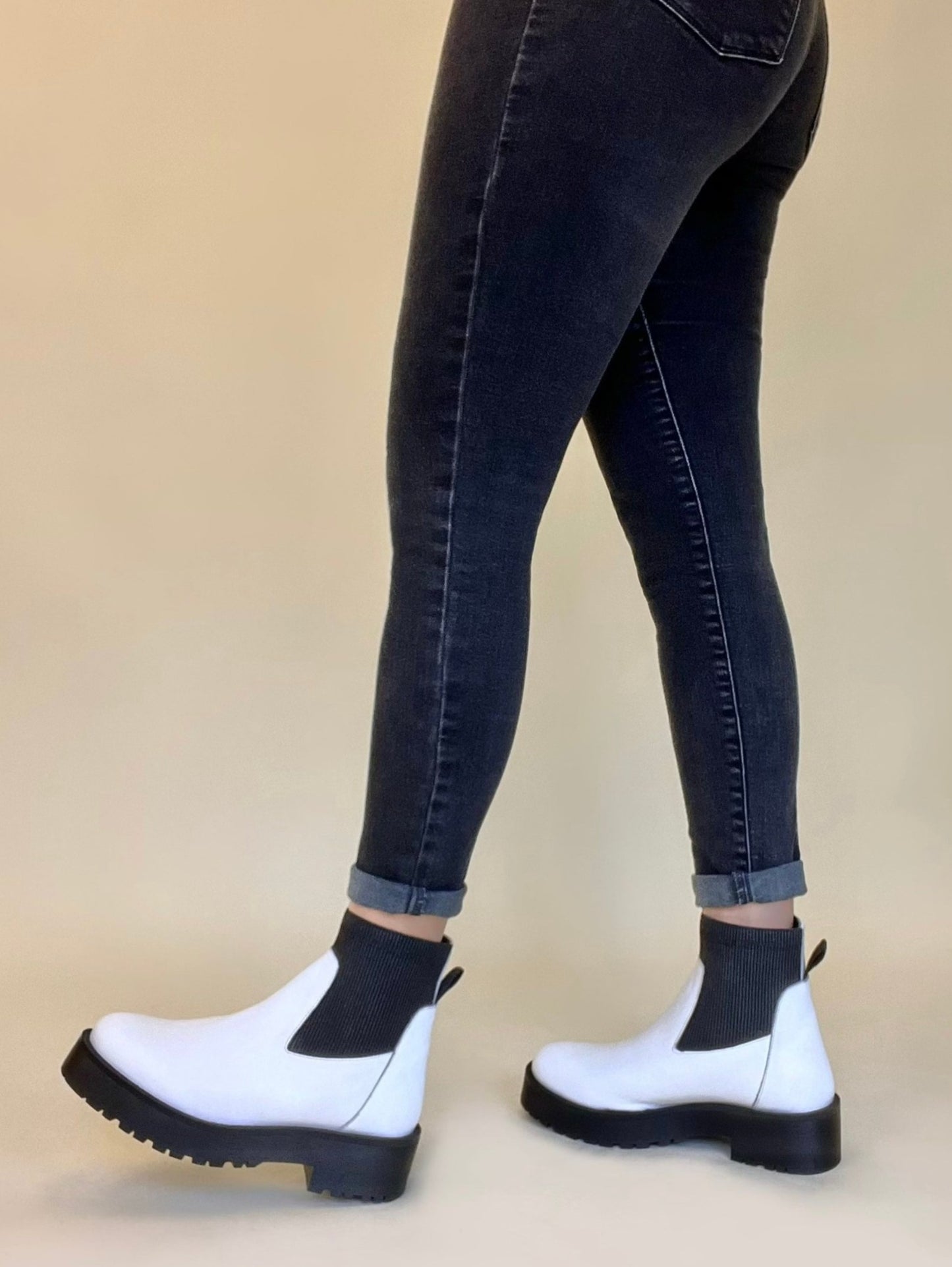 Smooth white Heeled Chelsea Boot