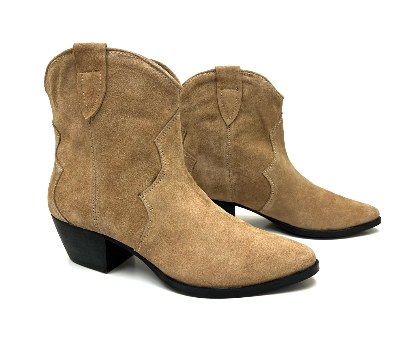 Ladies Beige Western Boot Short Shaft