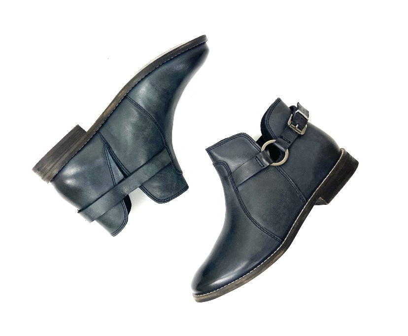 Slip-on Vintage Flat Ankle Bootie Black