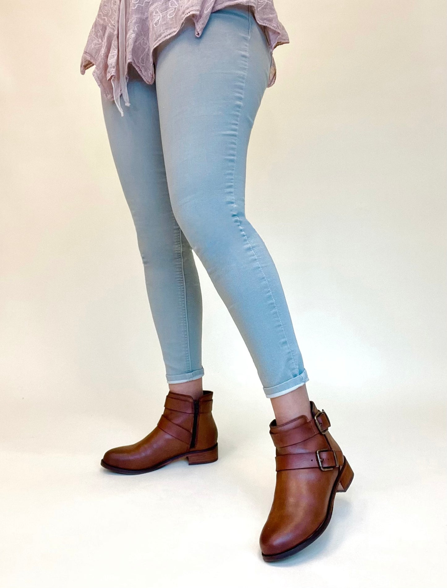 Low stacked heel Ankle Boots Tan leather