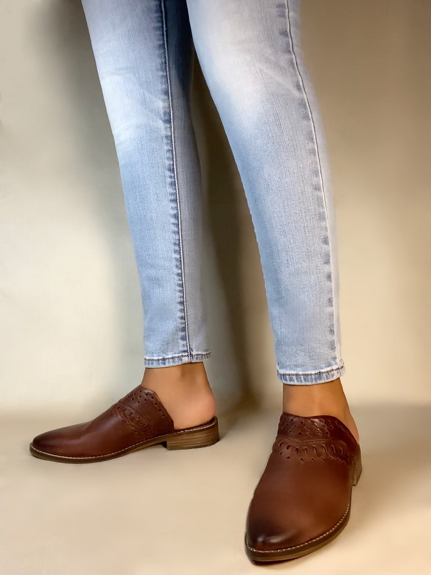 Women's Low Block Heel Vintage Mules