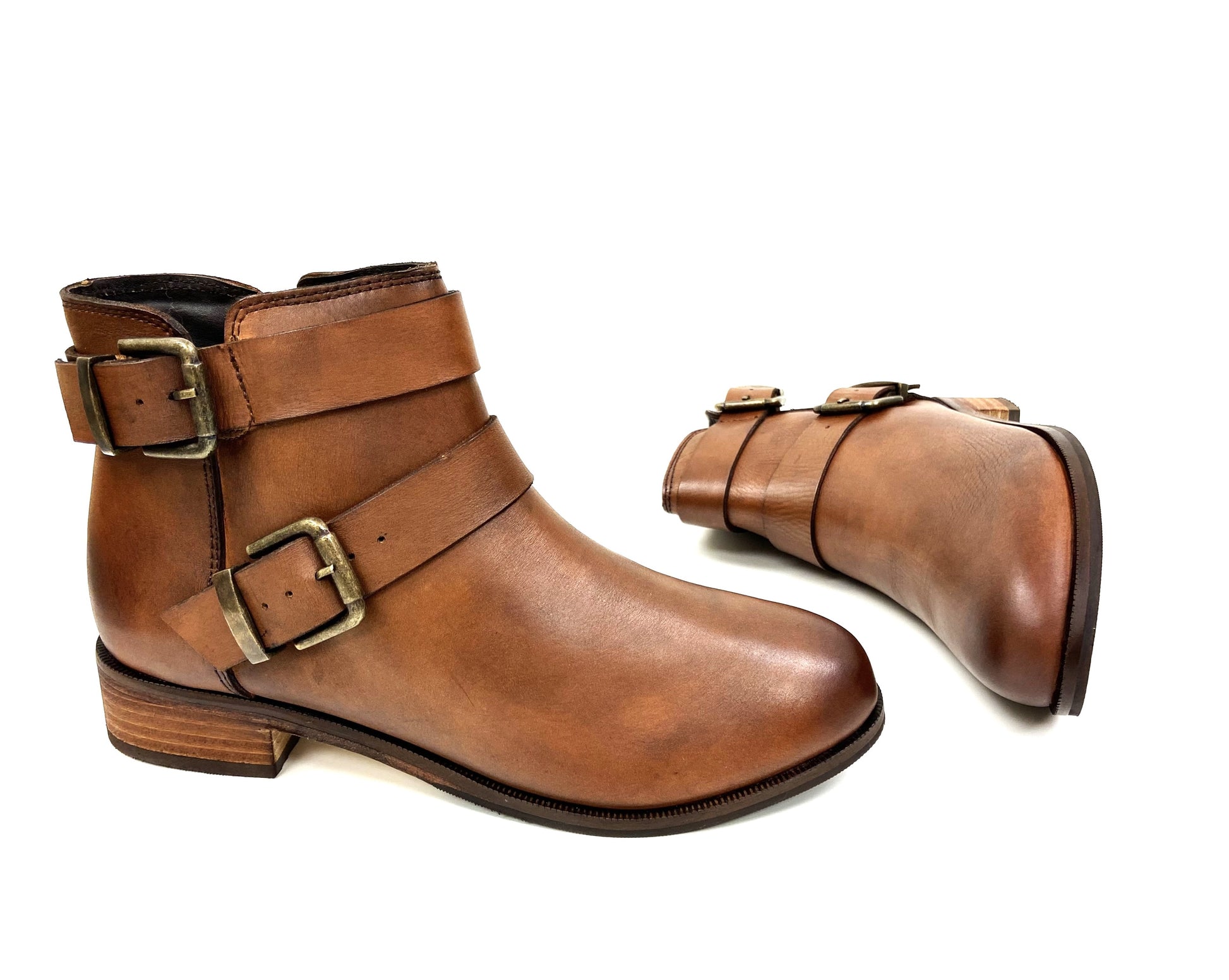 Low stacked heel Ankle Boots Tan leather 