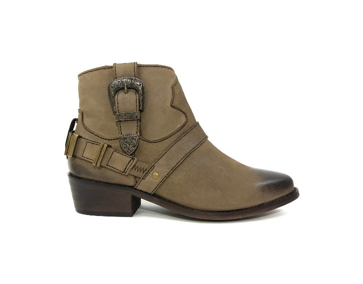 Short cowgirl ankle boot 